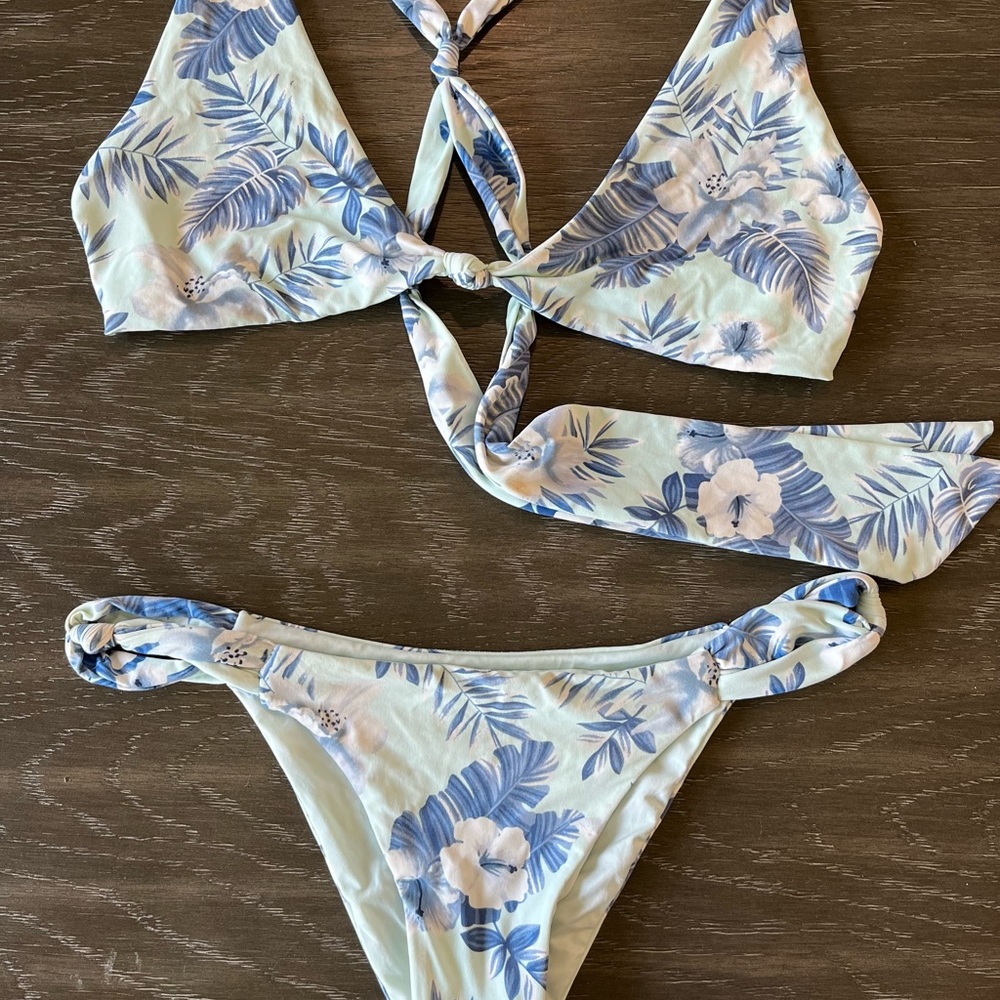 FRANKIES BIKINIS SET